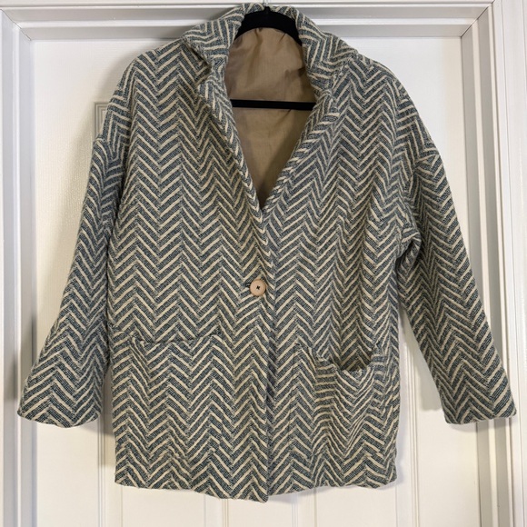 Women's Chevron Patterned Jacket - Picture 2 of 5